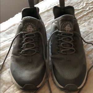 Nike air huaraches, women’s size 7